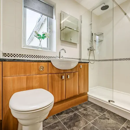 2 Bed In Sz427 Holiday home