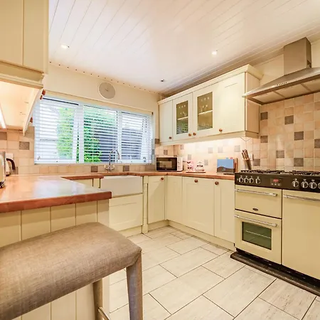 Holiday home 2 Bed In Sz427 *
